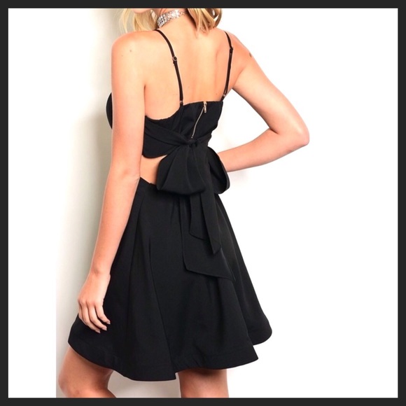 🌸LITTLE BLACK DRESS WITH FLORAL APPLIQUÉ-NEW🌸 - Picture 2 of 8